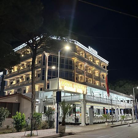 Ujvara Hotel โกเลม ภายนอก รูปภาพ