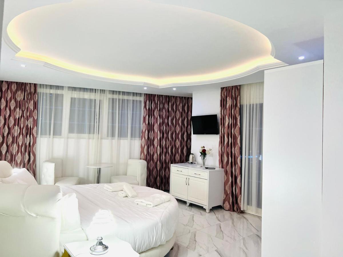 Ujvara Hotel โกเลม ภายนอก รูปภาพ