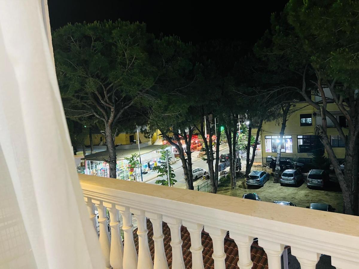 Ujvara Hotel โกเลม ภายนอก รูปภาพ