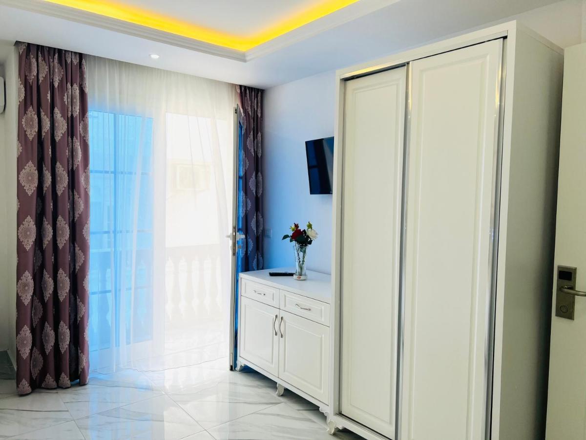 Ujvara Hotel โกเลม ภายนอก รูปภาพ