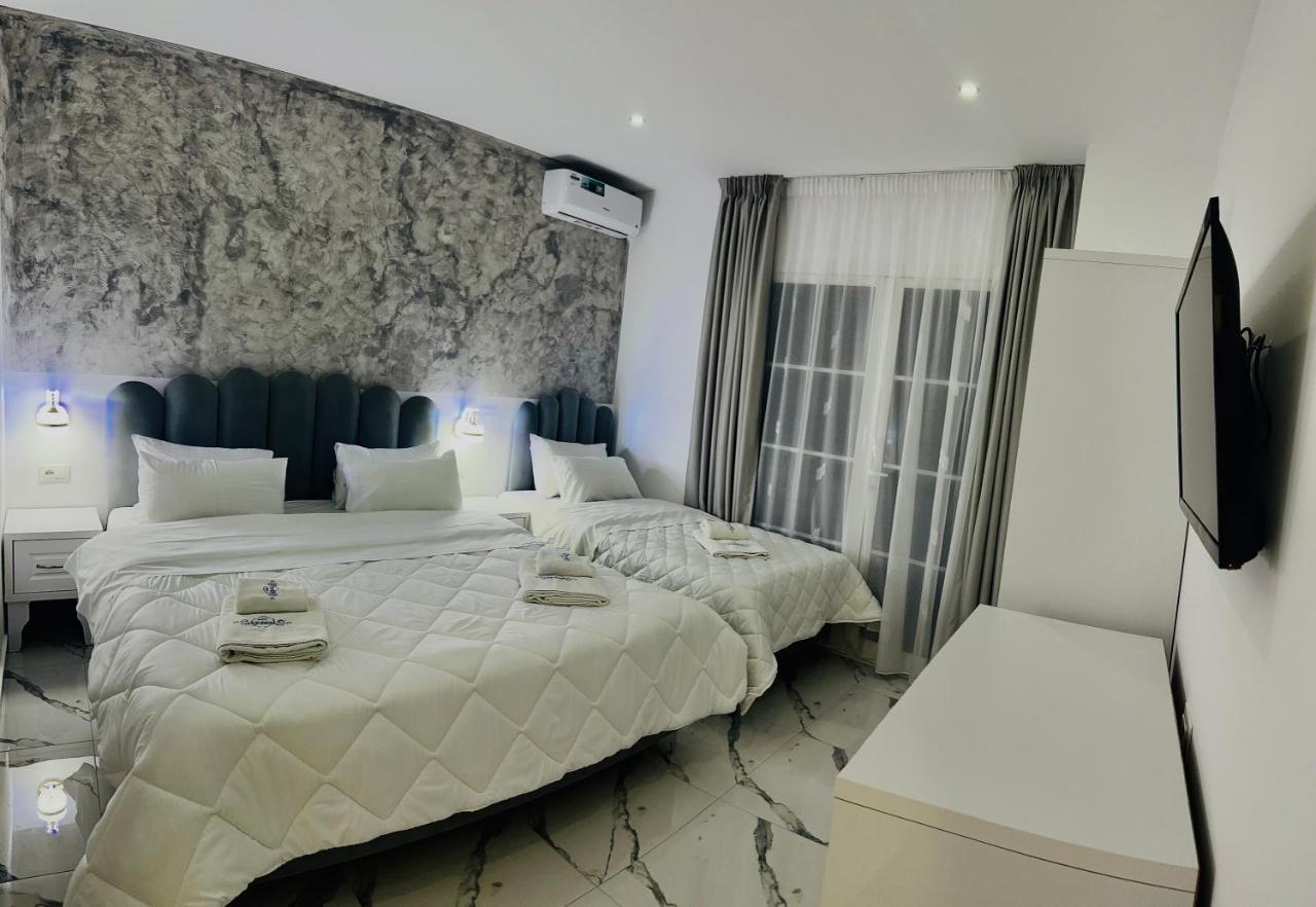 Ujvara Hotel โกเลม ภายนอก รูปภาพ