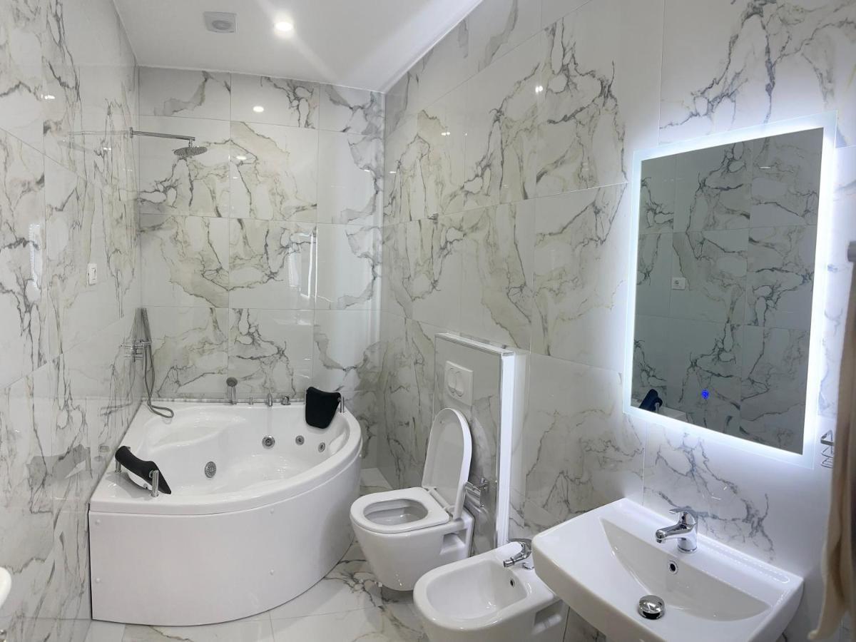 Ujvara Hotel โกเลม ภายนอก รูปภาพ