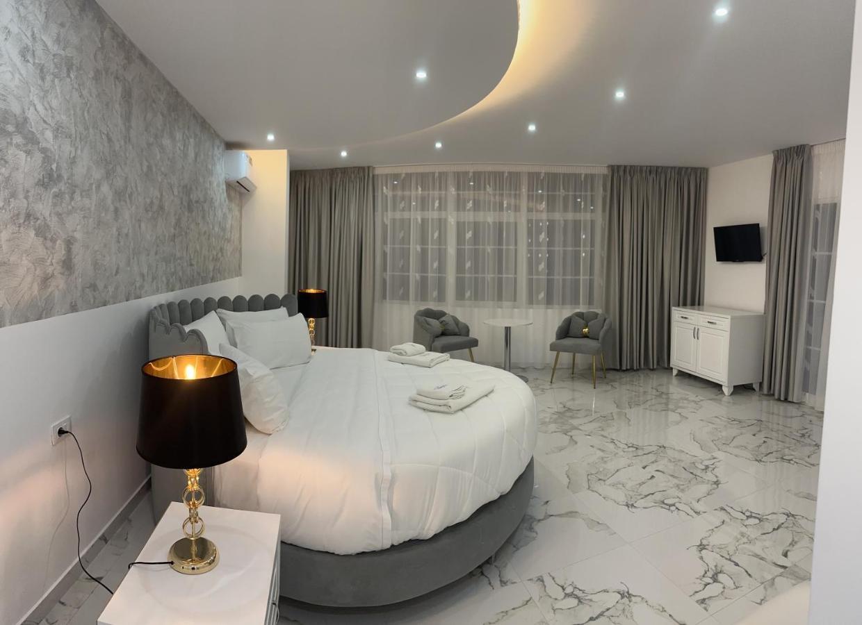 Ujvara Hotel โกเลม ภายนอก รูปภาพ