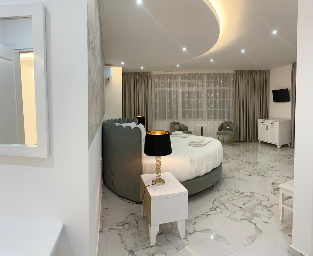 Ujvara Hotel โกเลม ภายนอก รูปภาพ