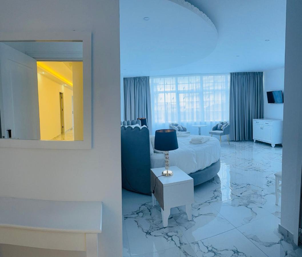 Ujvara Hotel โกเลม ภายนอก รูปภาพ
