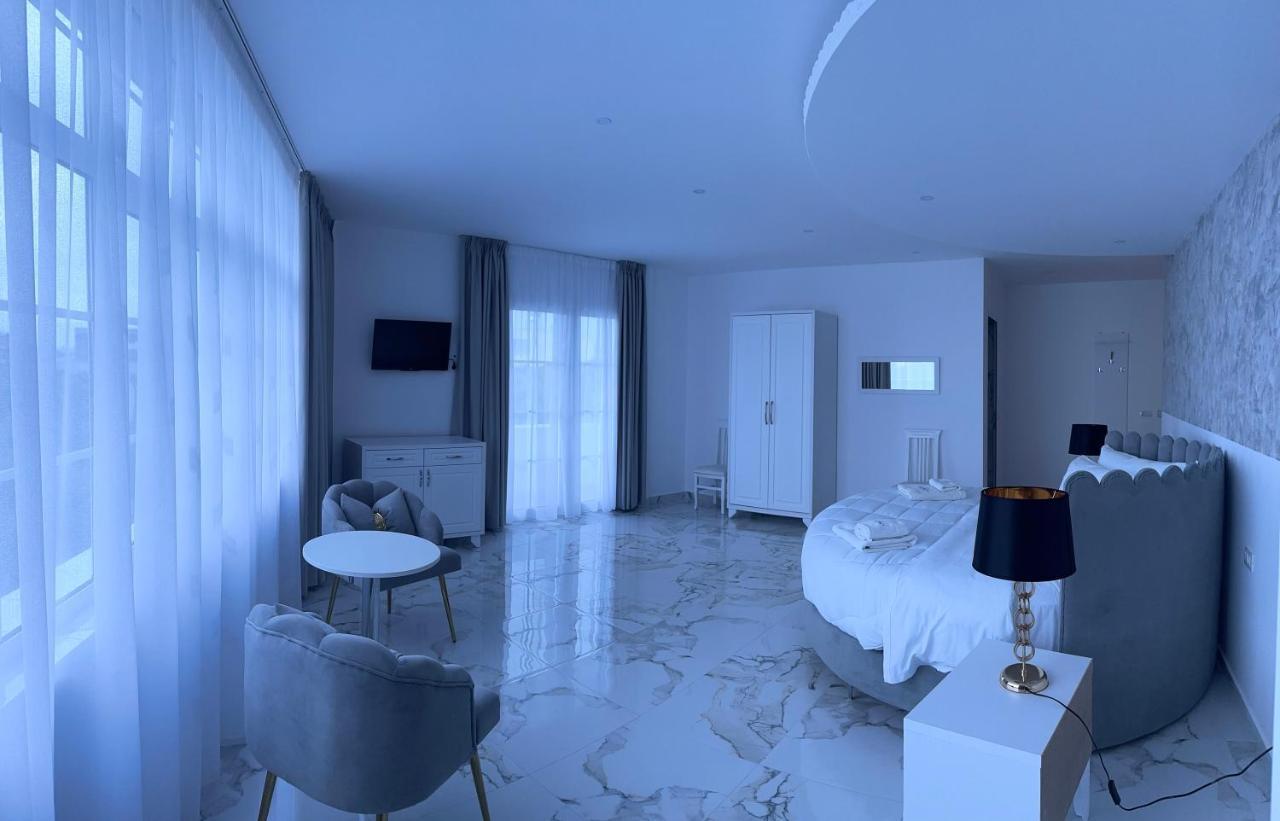Ujvara Hotel โกเลม ภายนอก รูปภาพ
