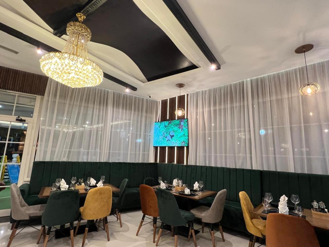 Ujvara Hotel โกเลม ภายนอก รูปภาพ