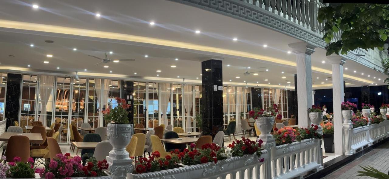 Ujvara Hotel โกเลม ภายนอก รูปภาพ