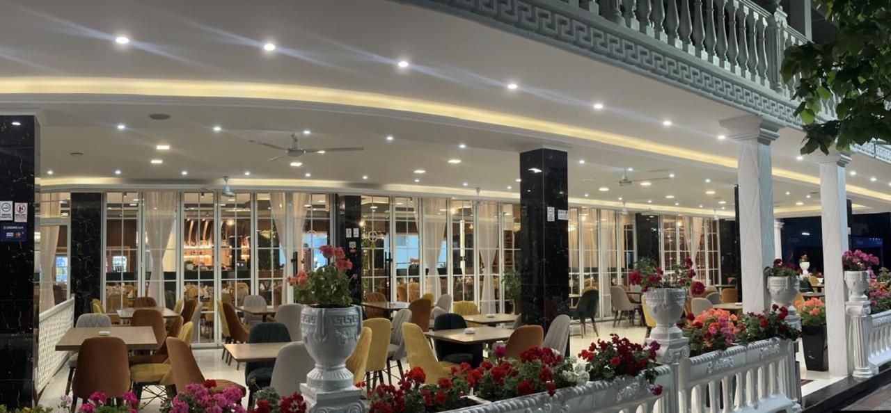 Ujvara Hotel โกเลม ภายนอก รูปภาพ