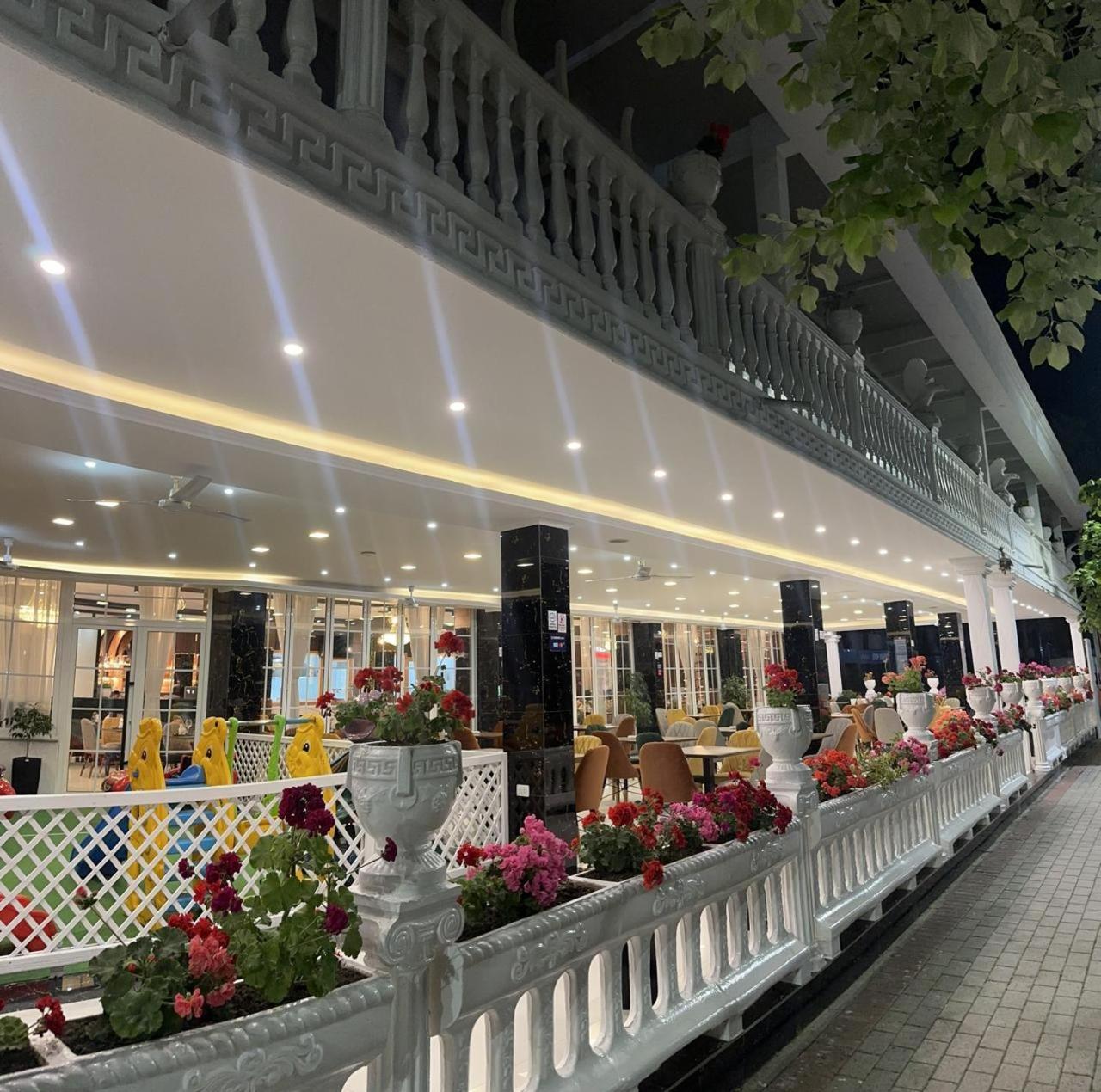 Ujvara Hotel โกเลม ภายนอก รูปภาพ