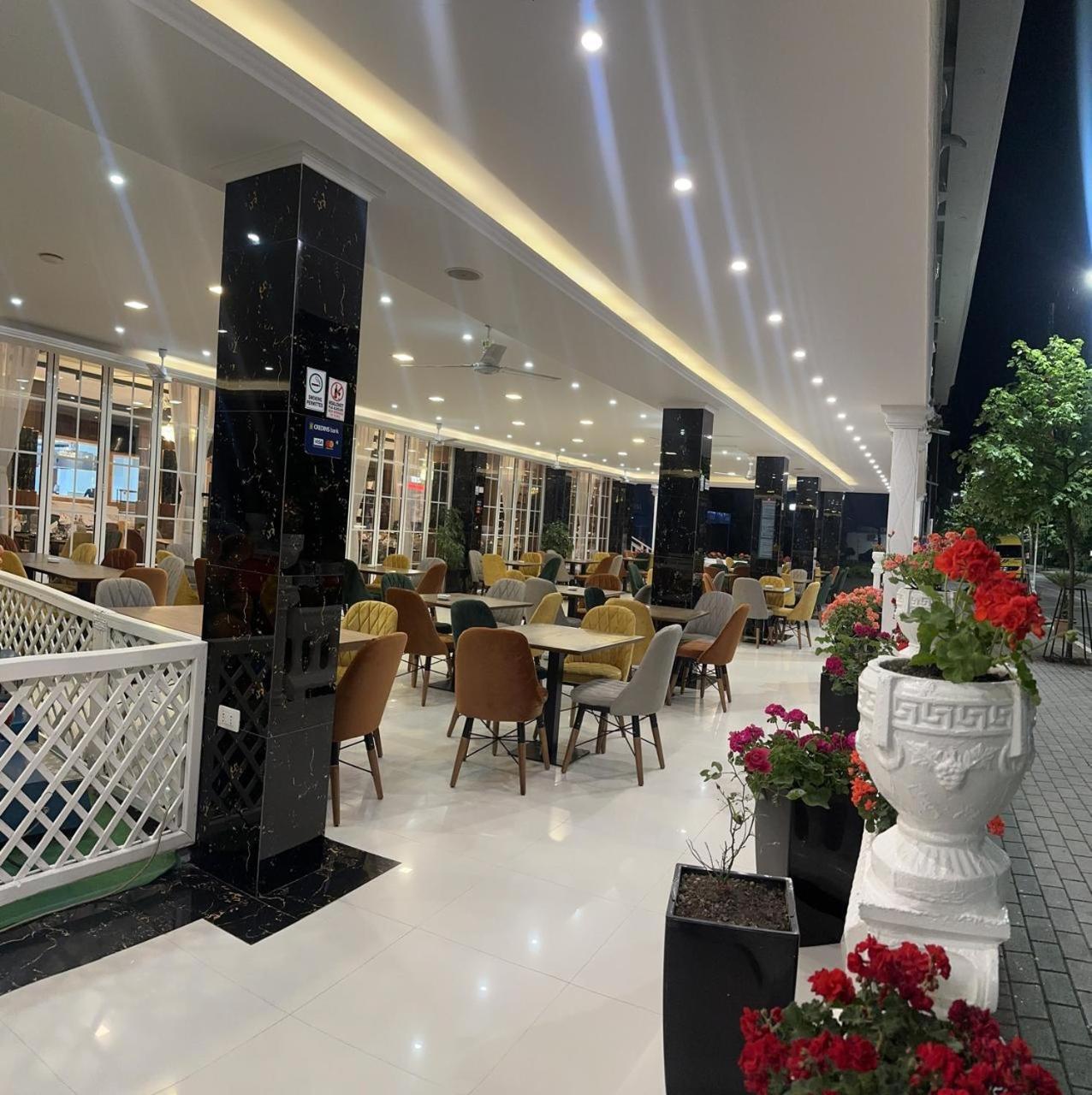 Ujvara Hotel โกเลม ภายนอก รูปภาพ